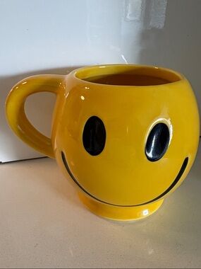 Vintage McCoy Pottery Smiley Face Mug